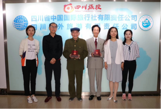省庄闲游戏集团发放庆祝中华人民共和国成立70周年纪念章